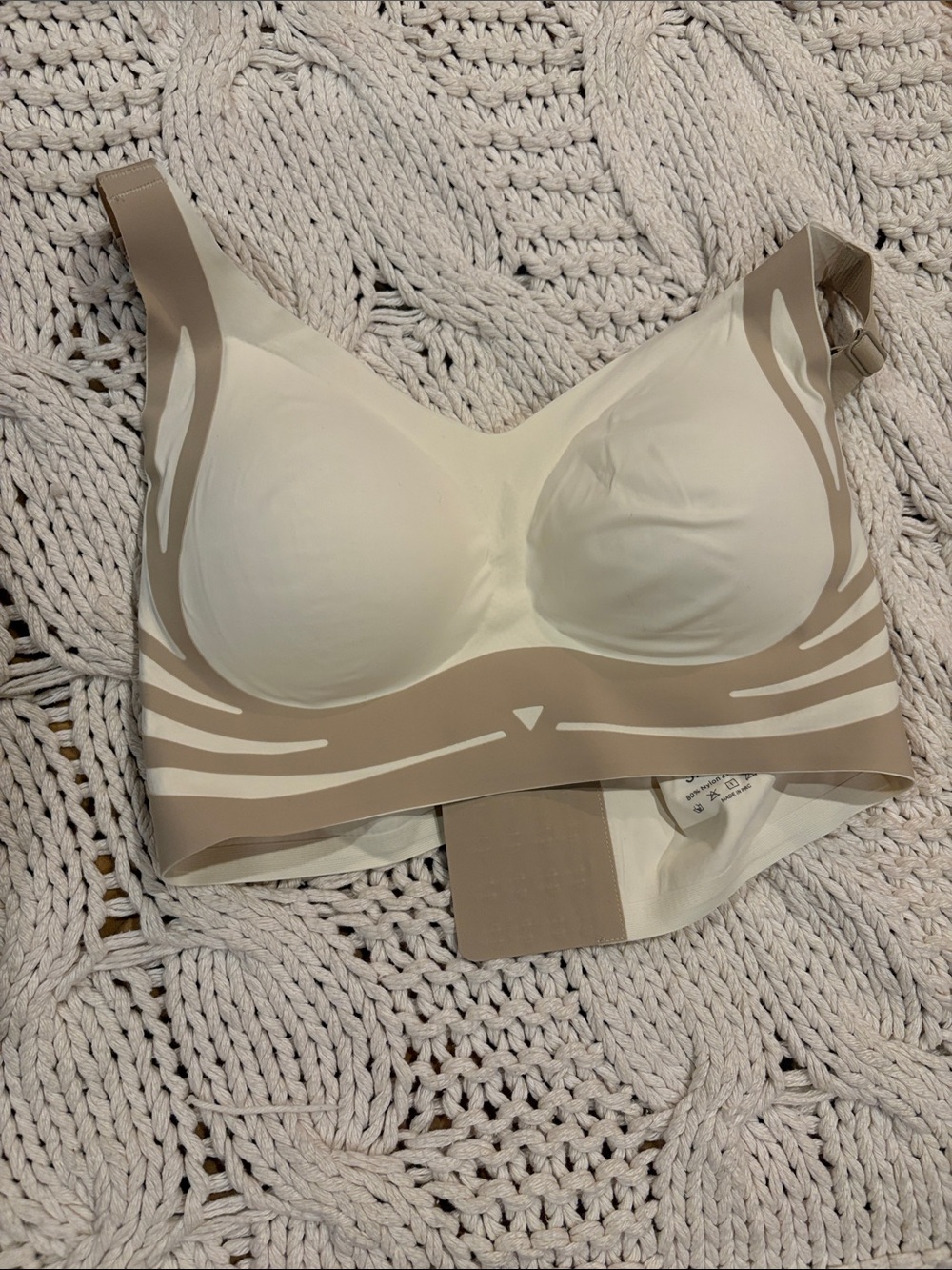 Bravado Seamless Beige & Cream full coverage NWOT Bra